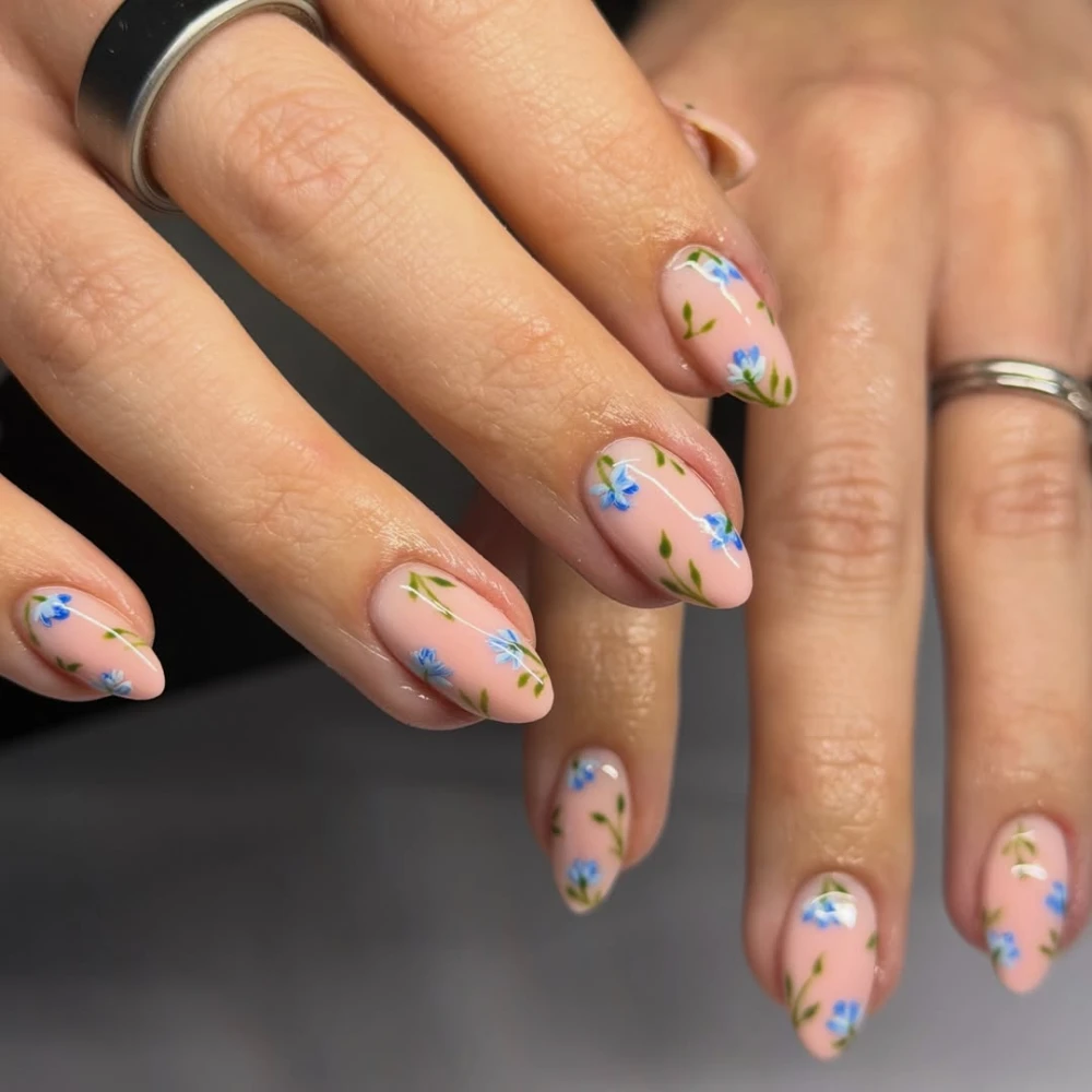 Квітковий манікюр 