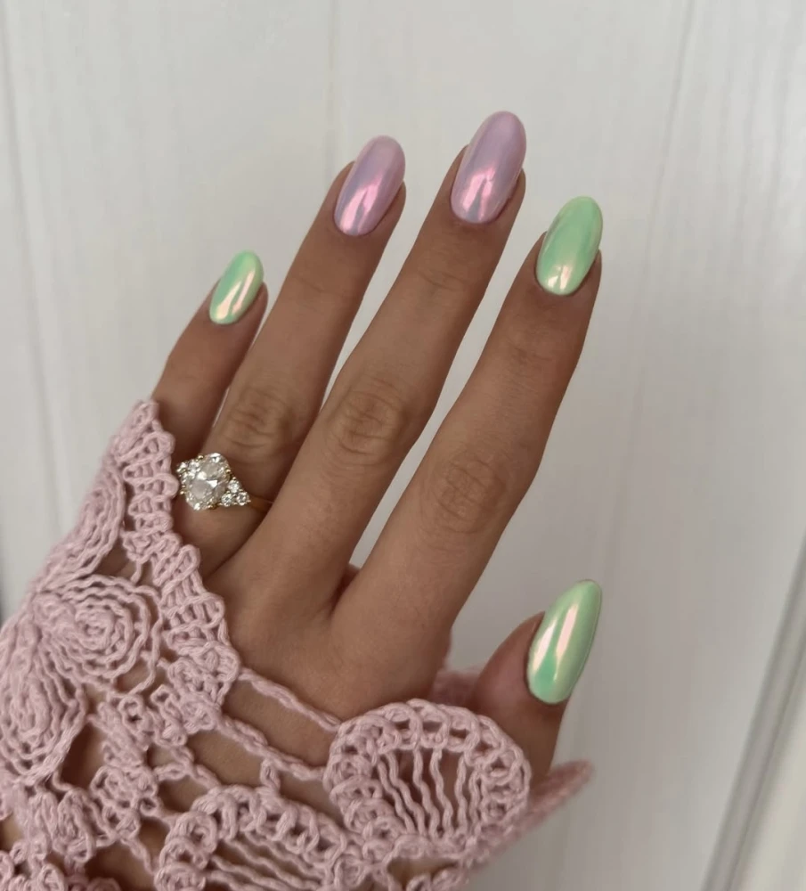 Strawberry matcha nails 