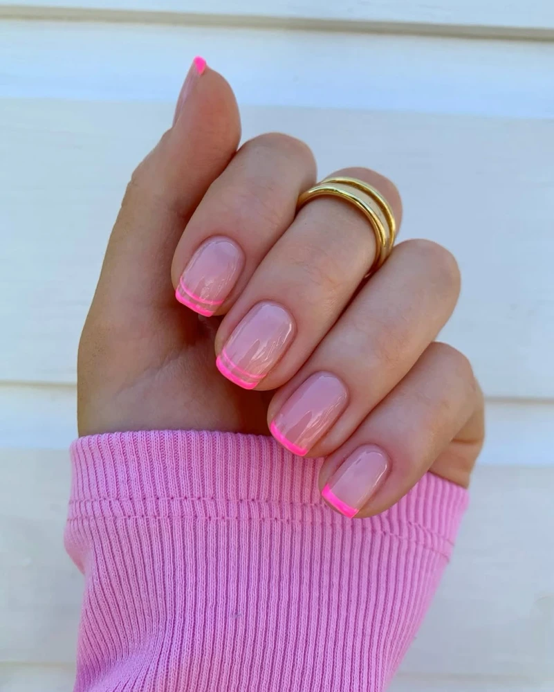 Рожевий французький манікюр