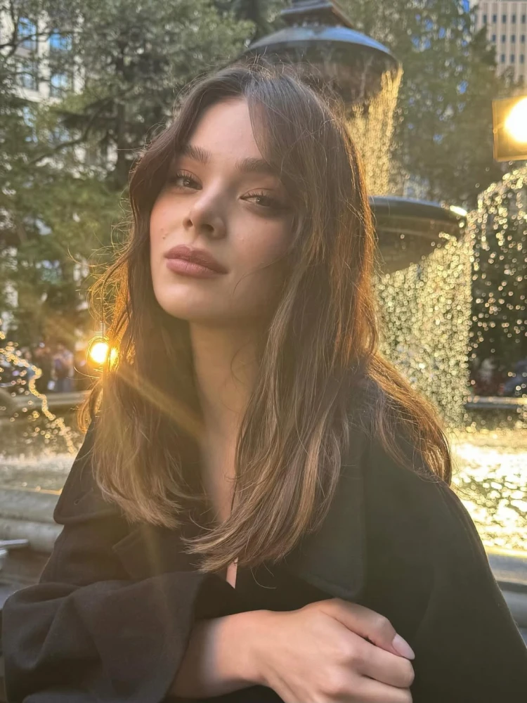 Трендова стрижка на середнє волосся