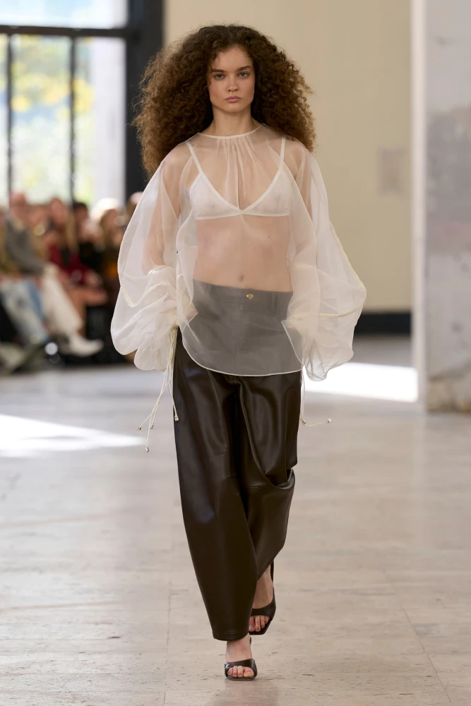 Як носити прозорий одяг