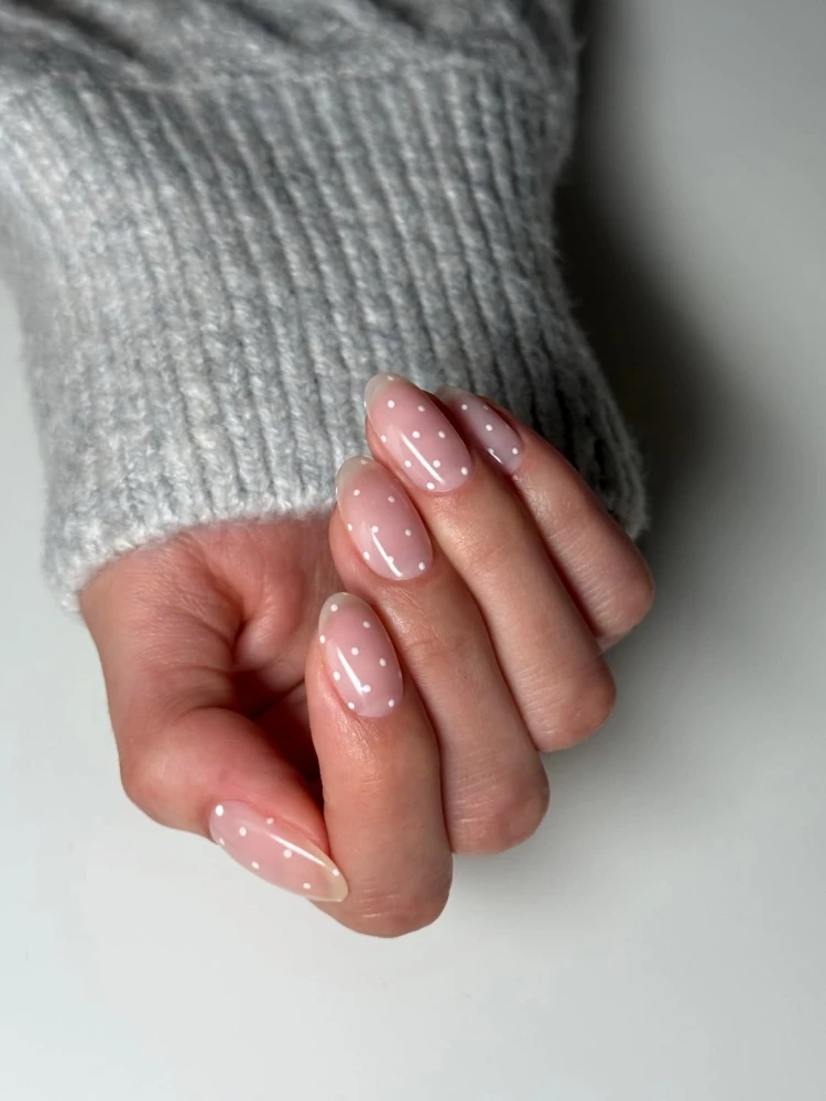 Манікюр з гороховим принтом