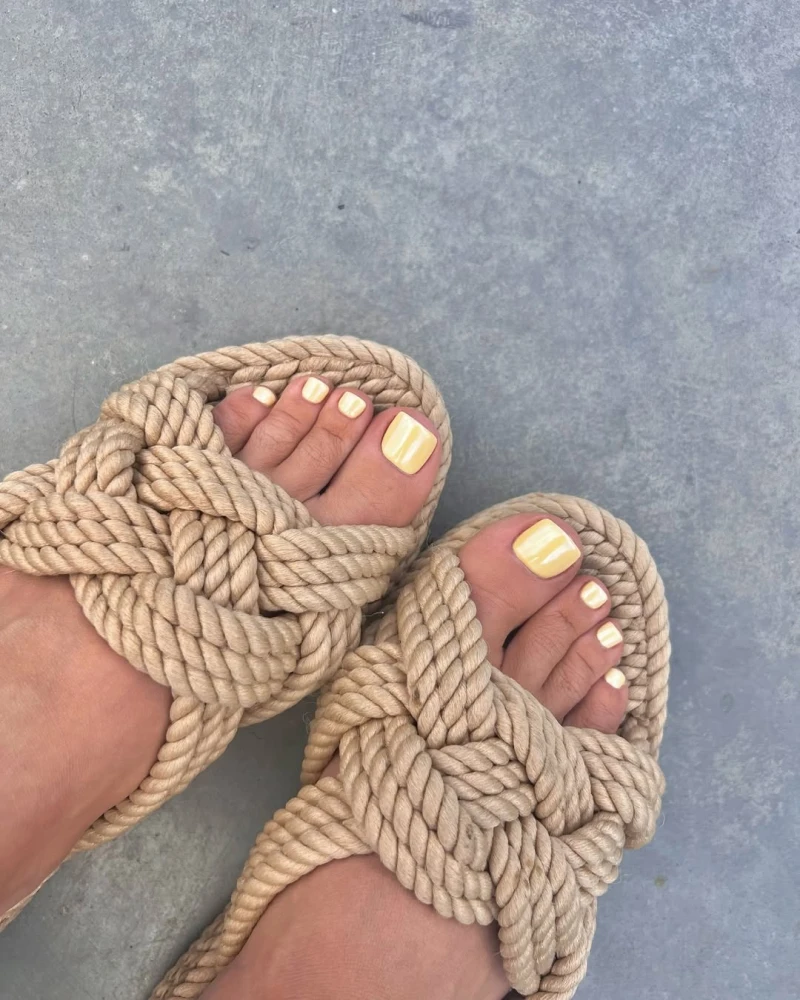 Трендовий педикюр на весну 