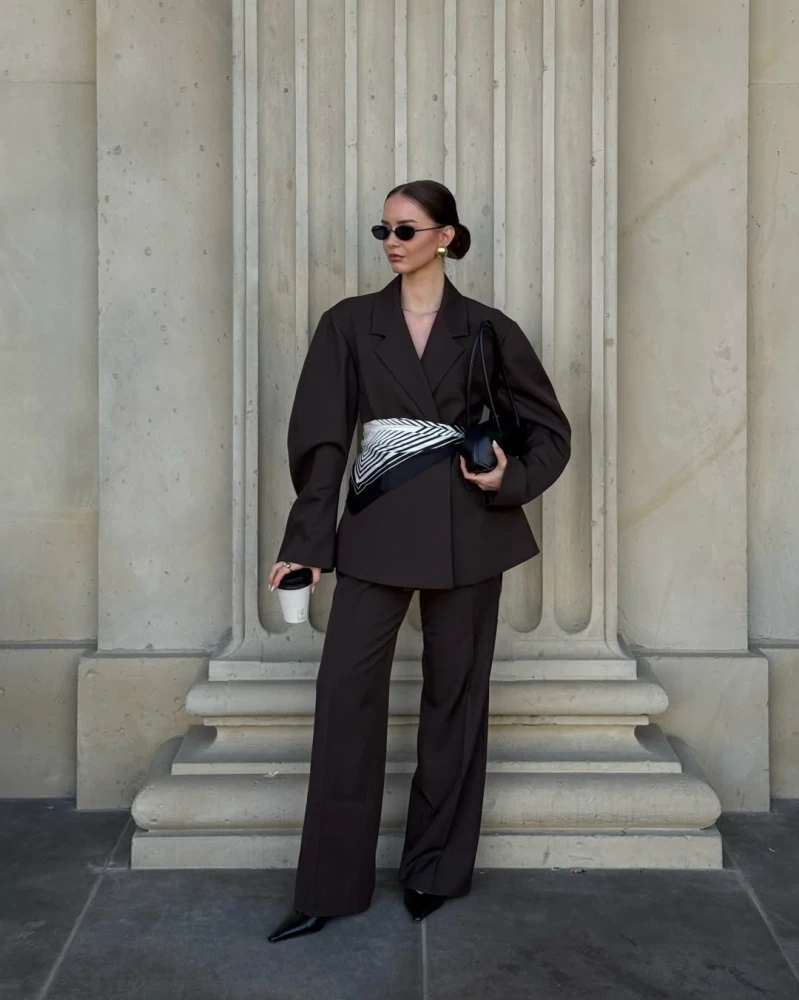 Стильний брючний костюм