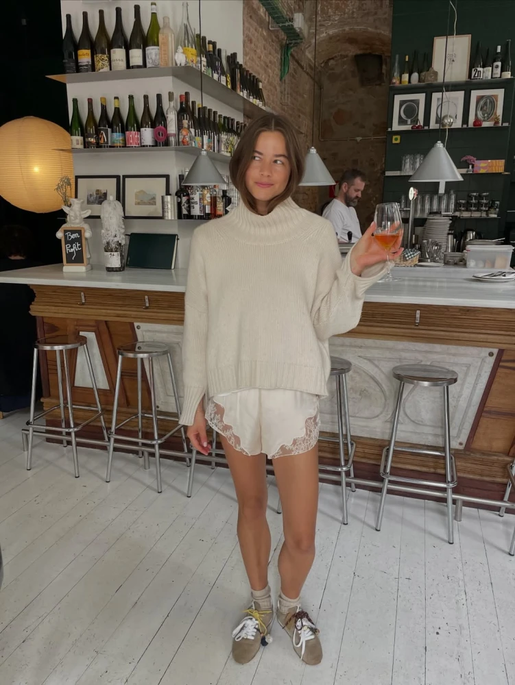 Поєднання светра та шортів