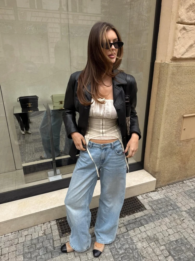 Модні широкі джинси