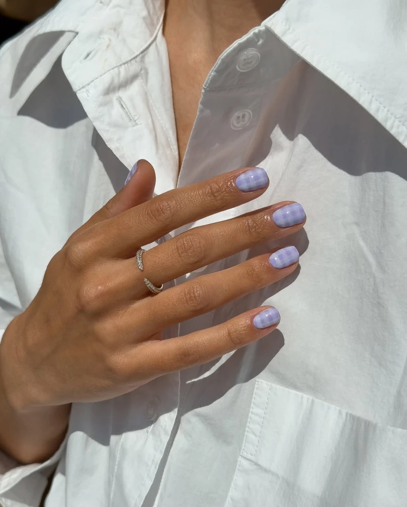 Лавандовий манікюр 