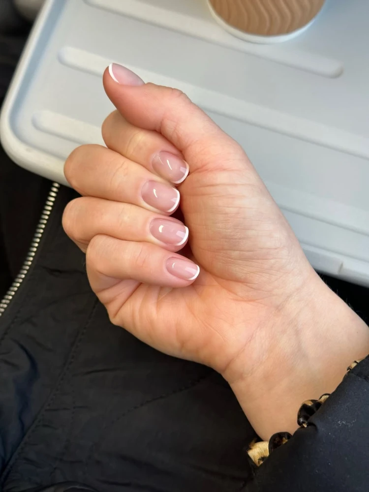 Quiet luxury nails 