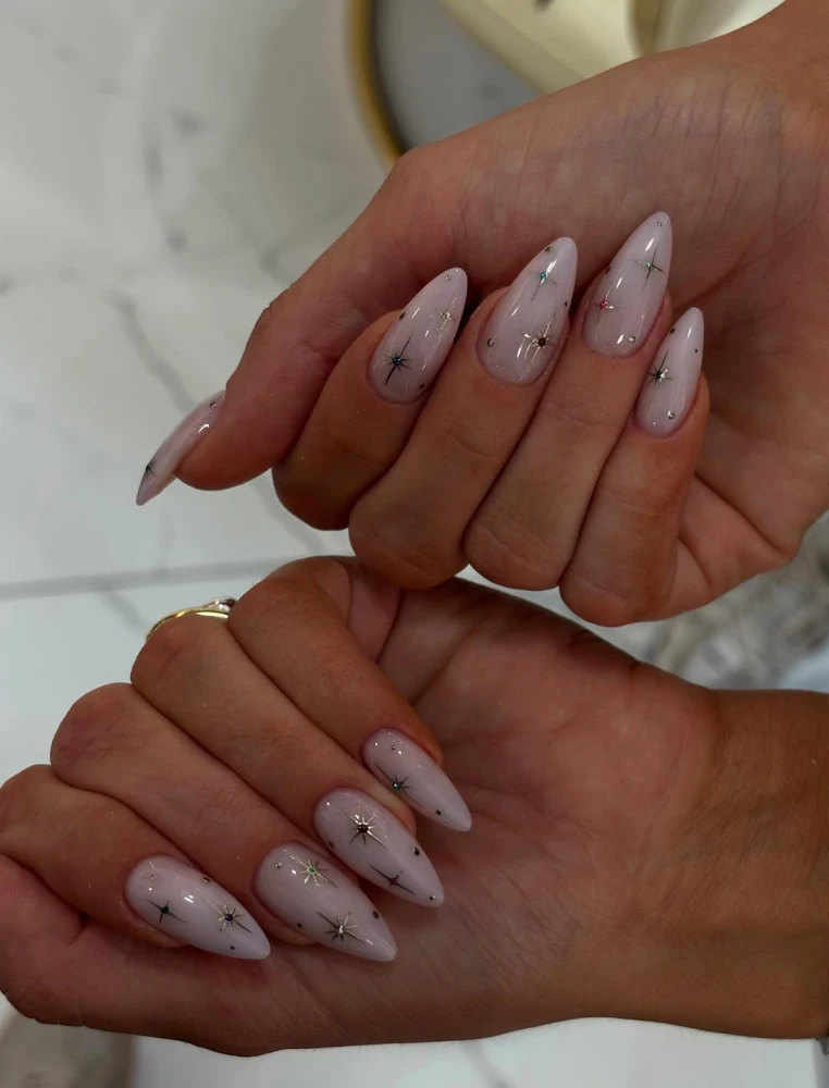 Молочний манікюр 