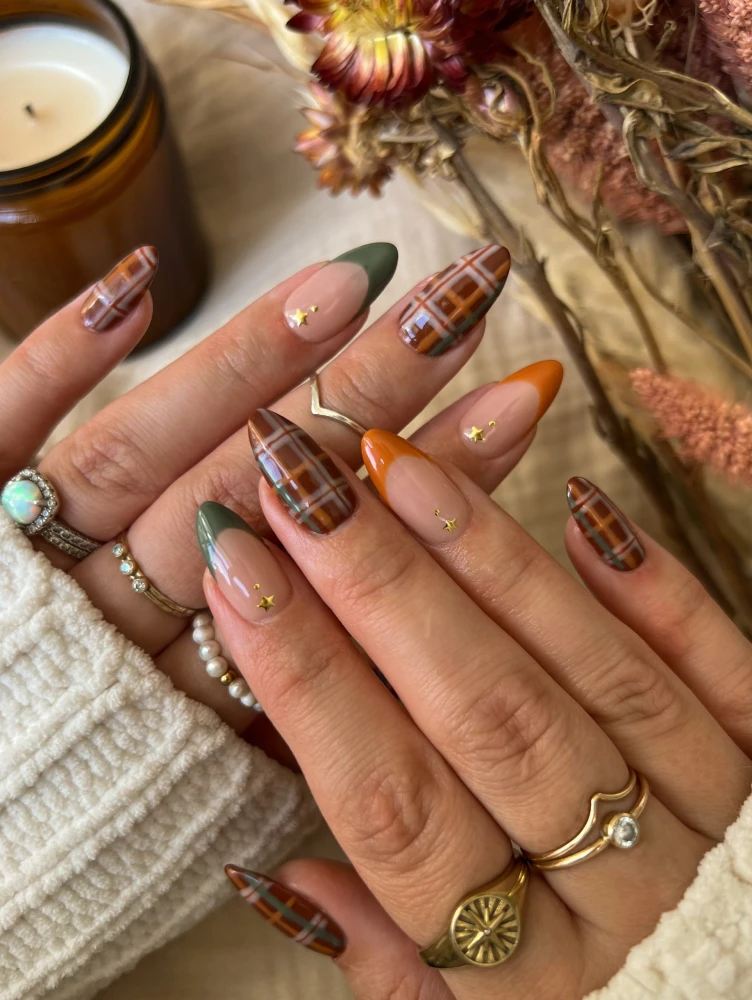 Plaid nails