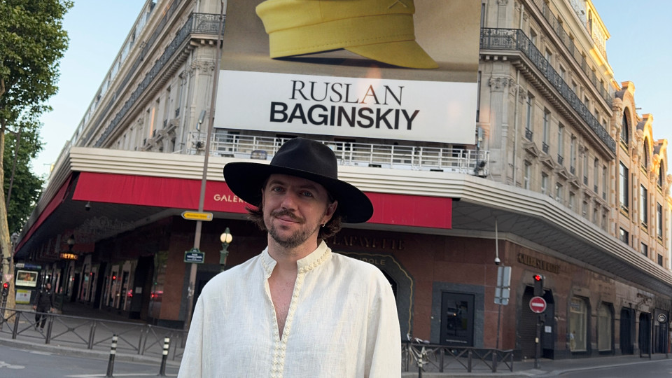 Історична колаборація: Ruslan Baginskiy прикрасив фасад та 12 вітрин Galeries Lafayette у Парижі