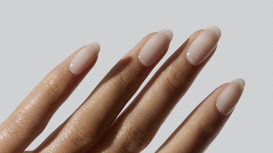 Coconut milk nails — трендовий нюд, який пасує кожній 