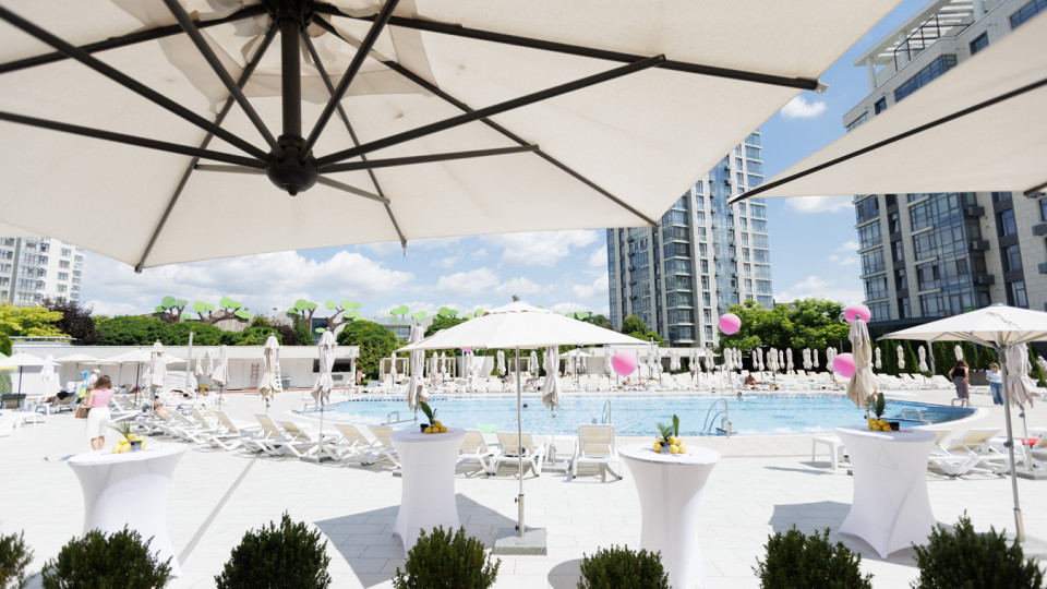 COSMOPOLITAN SUMMER DAY: день краси, здоров’я і натхнення біля басейну