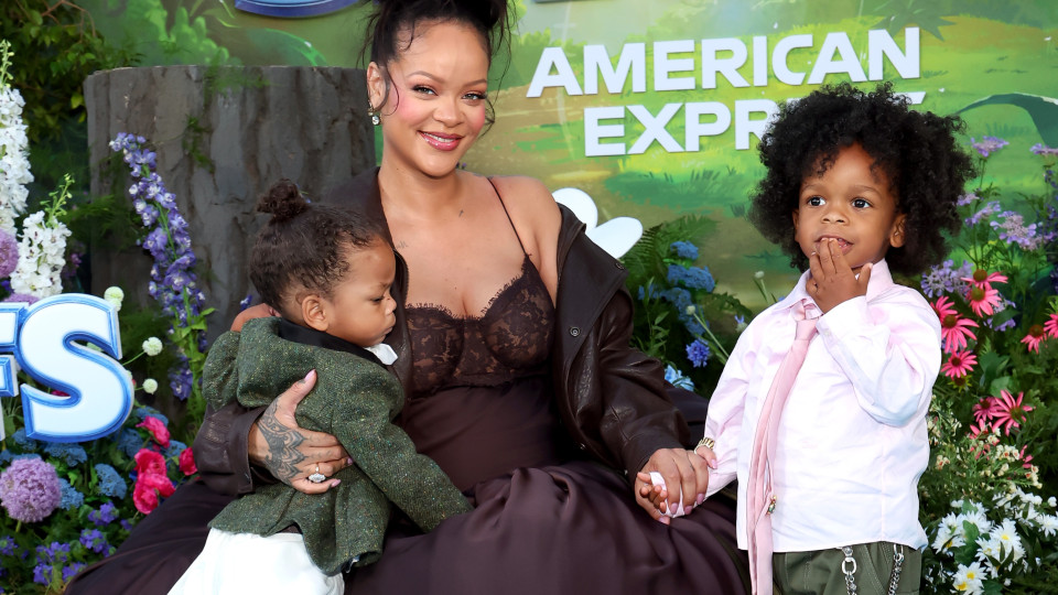 Ріанна втретє стала мамою і показала новонароджену донечку