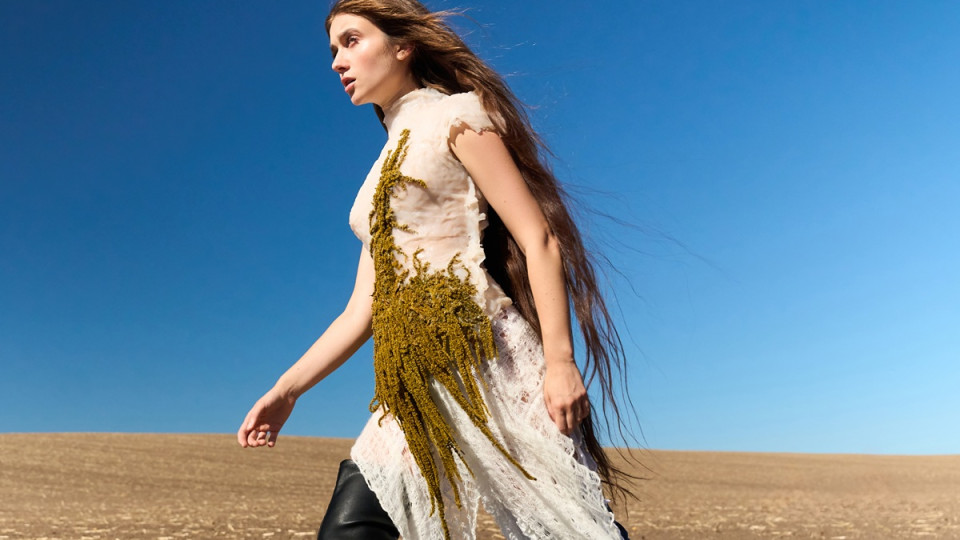 Earth (Dradada): слухаємо нову пісню Jerry Heil, присвячену розмінуванню України