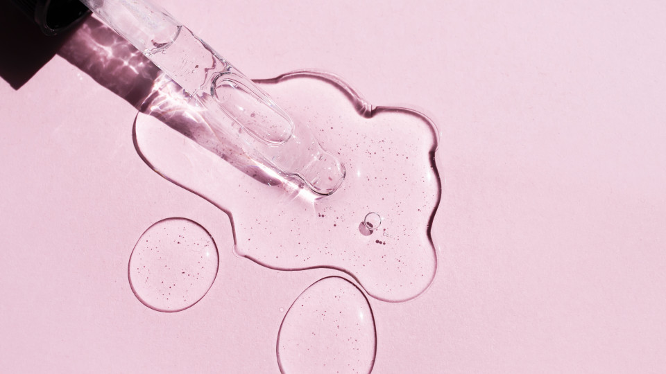 Як правильно вводити кислоти до осіннього і зимового догляду за шкірою