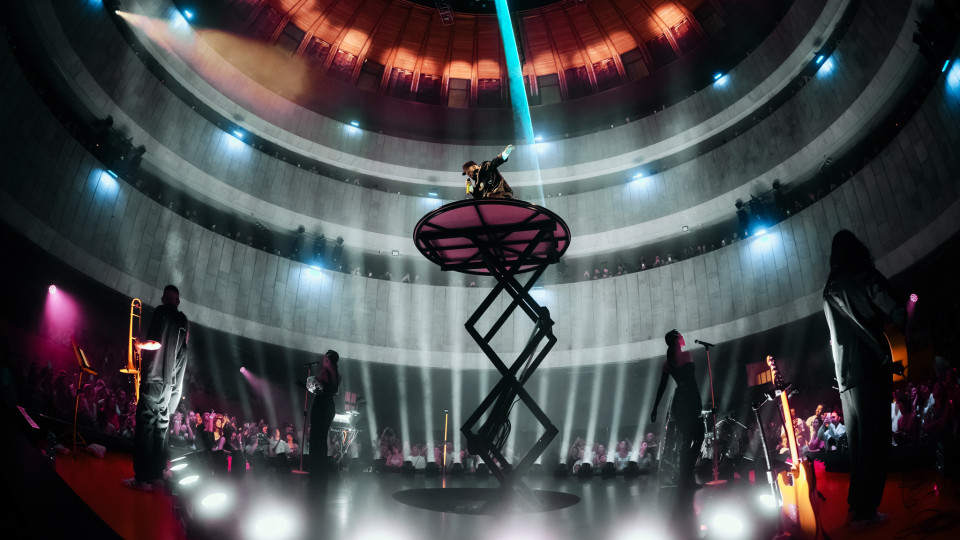 «Вічно танцююча людина»: унікальний концерт MONATIK в «Українському Домі» тепер можна подивитися онлайн