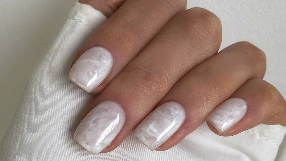 Замість нюду: актуальні ідеї манікюру, які варто приміряти наприкінці 2025 року