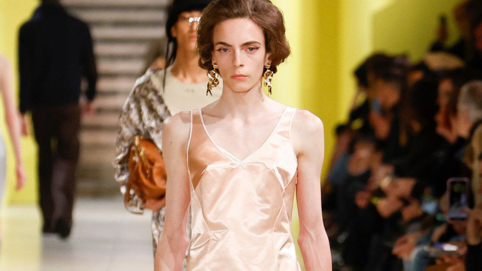 Як нічні сорочки стали новою базою для аутфітів на щодень