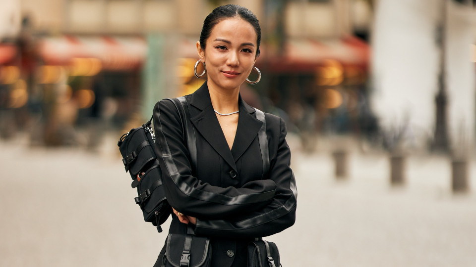 Дієві поради, як не виглядати нудно в чорних total-луках 