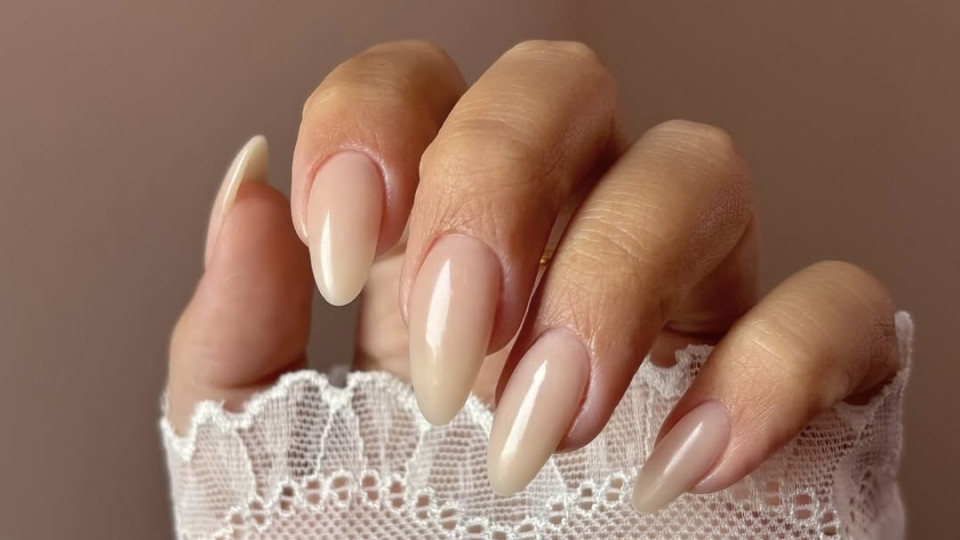 Форма нігтів, яка візуально подовжує пальці, й ідеї манікюру для неї