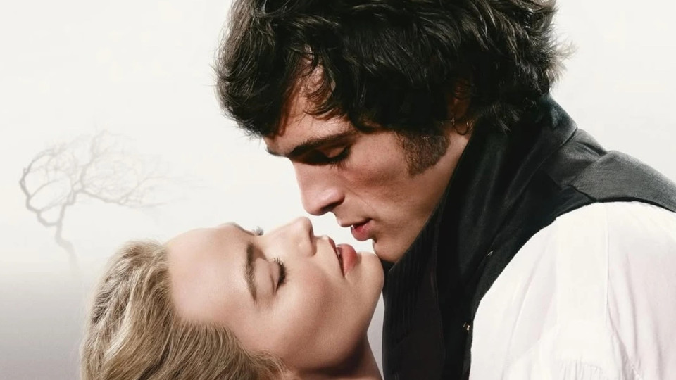 Дивимося перший трейлер фільму «Буремний перевал» з Марго Роббі й Джейкобом Елорді