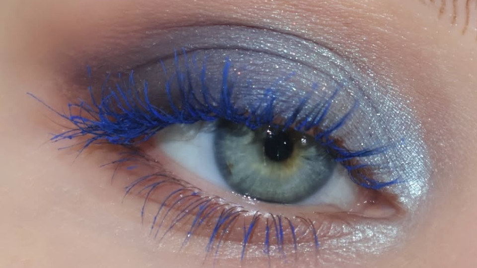 Ідеї макіяжу із синьою тушшю для вій, які «прокачають» твій мейк 