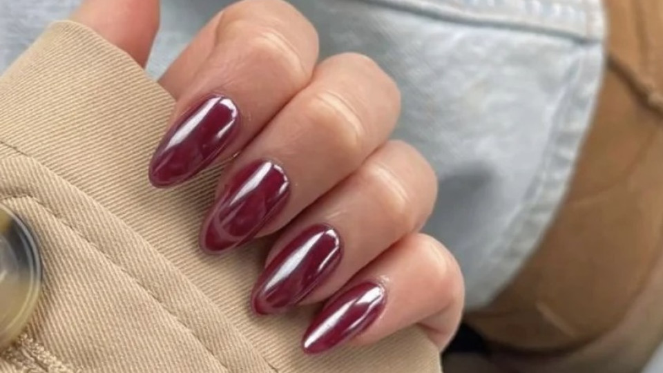 Найкрасивіші ідеї червоного манікюру на зиму-2026