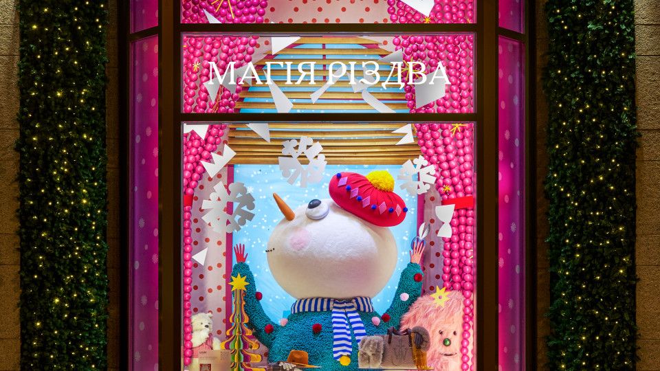 Магія Різдва: ЦУМ Київ відкриває зимовий сезон з новими казковими вітринами
