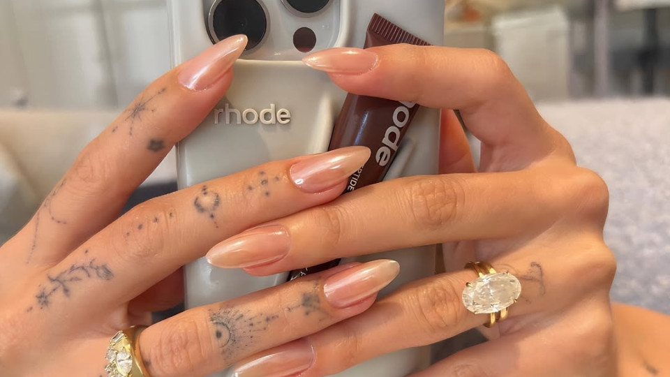 Ідеальний варіант манікюру на весілля від нейлстилістки Гейлі Бібер, Сабріни Карпентер і не тільки