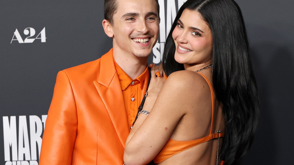 Парні образи й ніжні обійми: Кайлі Дженнер і Тімоті Шаламе спростували чутки про розрив на прем’єрі у Лос-Анджелесі