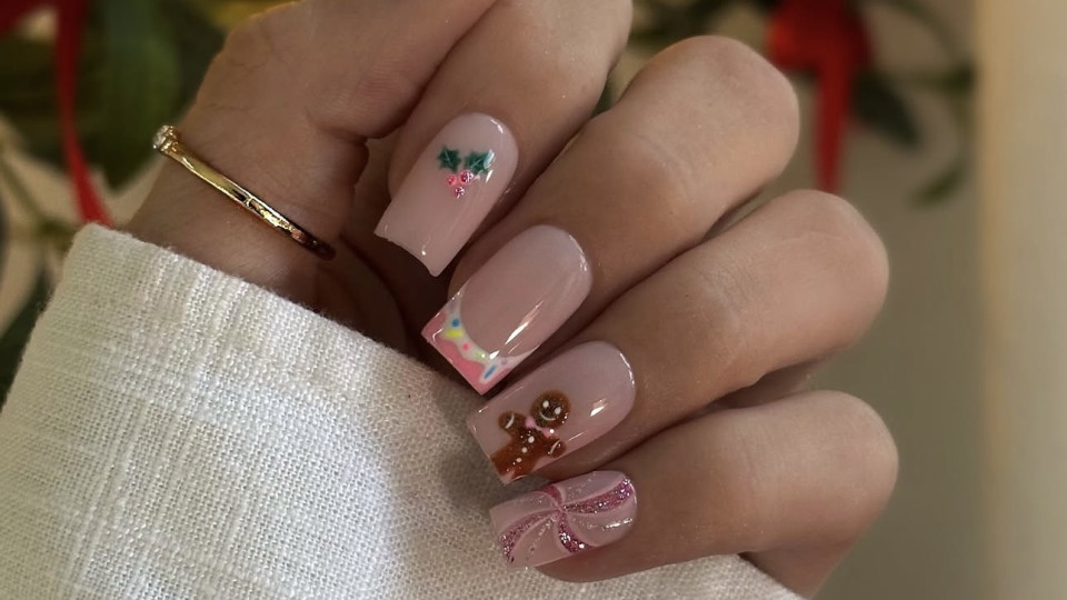 Трендові варіанти різдвяного і новорічного манікюру — 2026
