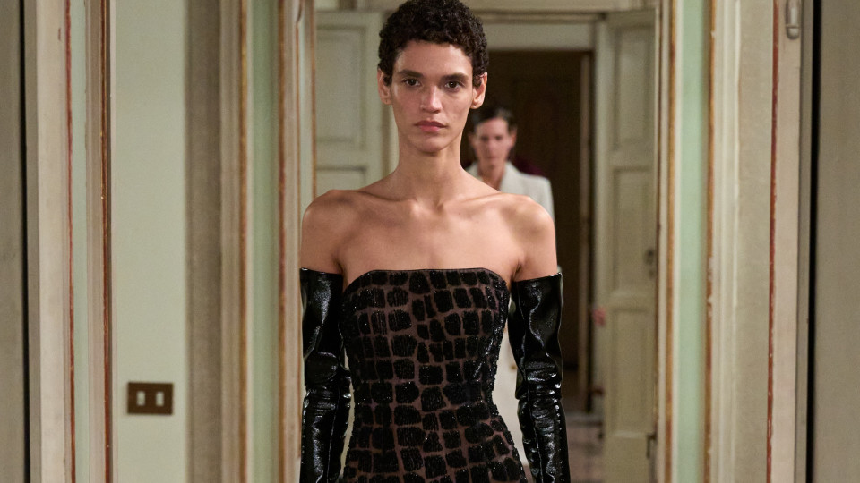 Найтрендовіші сукні прямо з показів для твоїх святкових луків