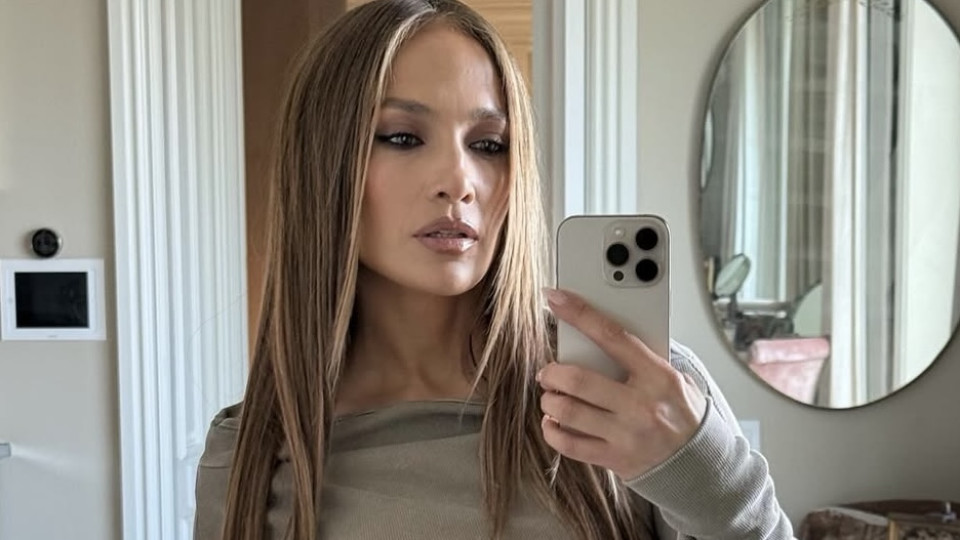 Новий манікюр Дженніфер Лопес: ідеальний варіант нейлдизайну на різдвяні свята — 2026