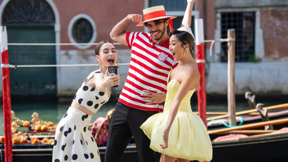 У п’ятому сезоні «Емілі в Парижі» з’явилися сукні від українського бренду