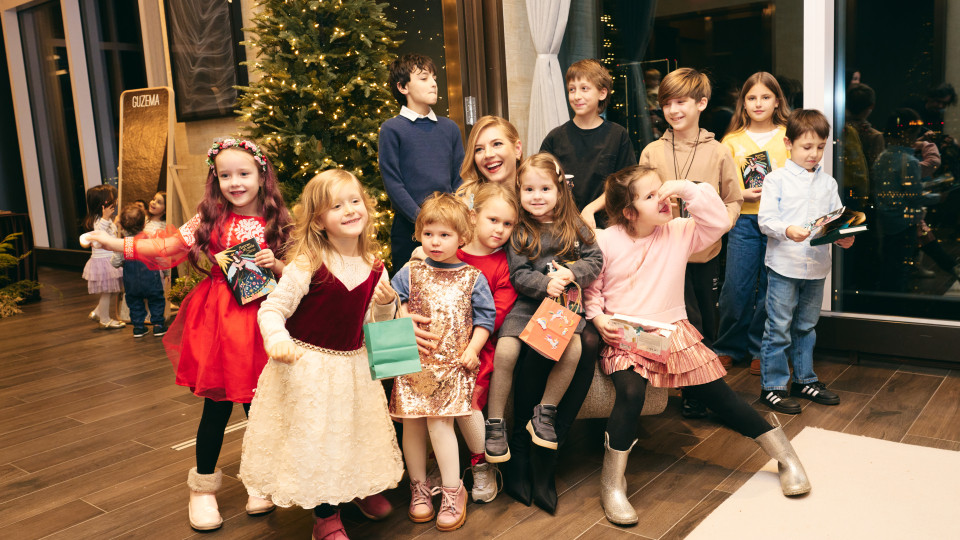 Зірка серіалу «Вікінги» Кетрін Винник та Guzema Fine Jewelry провели камерне читання казок для українських дітей у Нью-Йорку