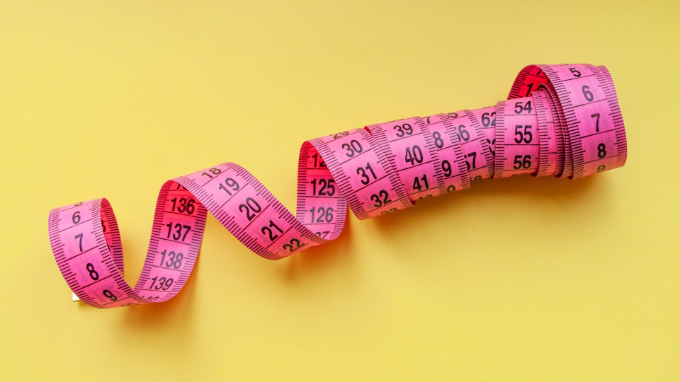 У чому небезпека тренду на ультравузьку талію: пояснює лікар — пластичний хірург