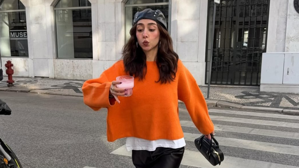 За допомогою цієї простої комбінації модниці завжди мають довершені луки зі светрами