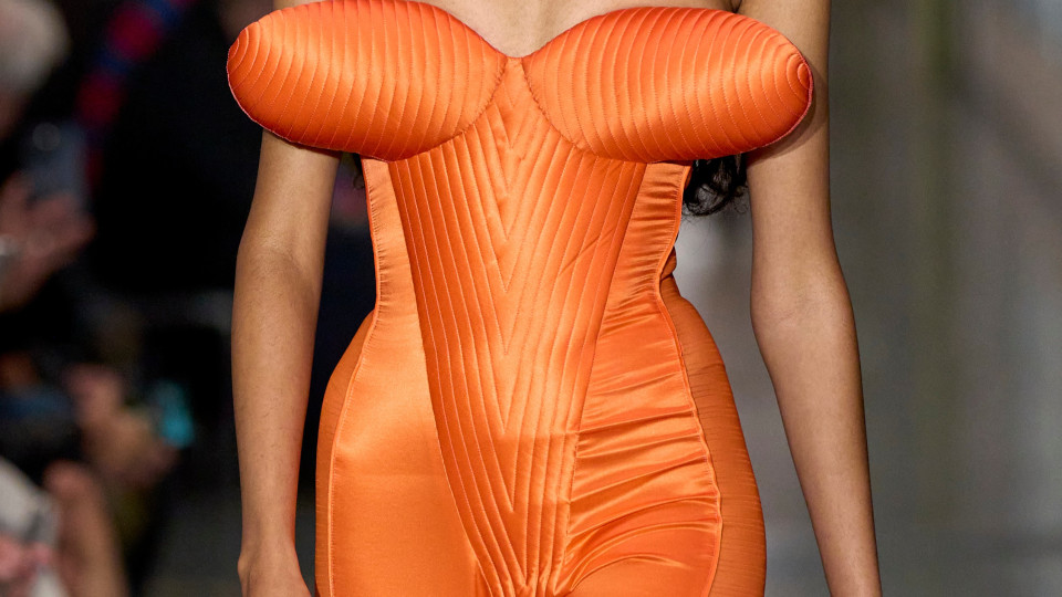 Найяскравіший тренд сезону: цей насичений колір з кожним днем набирає все більше популярності 