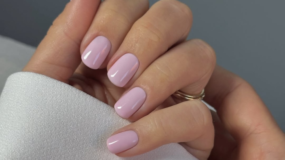 Які відтінки нюдового манікюру найактуальніші взимку 2026 року