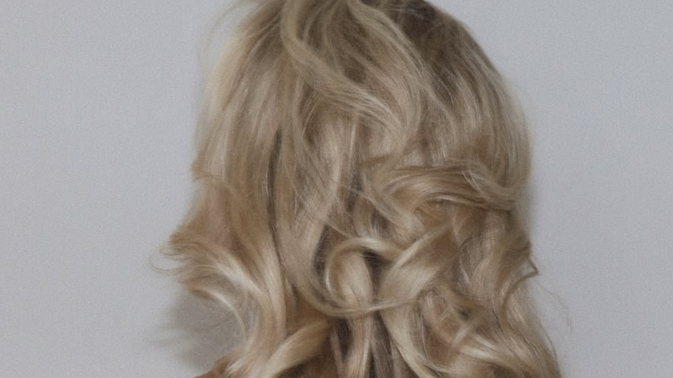 5 технік фарбування, які роблять волосся візуально густішим та об’ємнішим