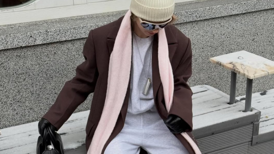 Ці знайомі кожній штани знову очолюють модні топи