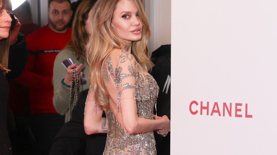 Образ дня: Анджеліна Джолі у напівпрозорій сукні Givenchy у Парижі