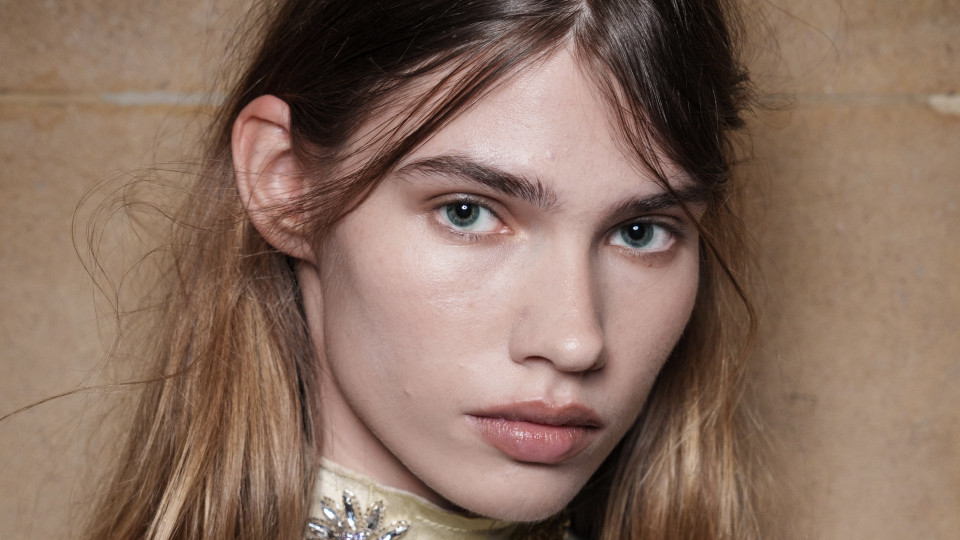 «Невидимі» втручання: чому тренд на «природну» красу часто означає ще більше beauty-процедур і пластичних операцій 