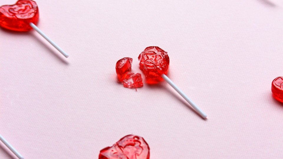 6 ознак того, що партнер хоче завершити стосунки (не говорячи про це!) — і як подбати про себе в такій ситуації