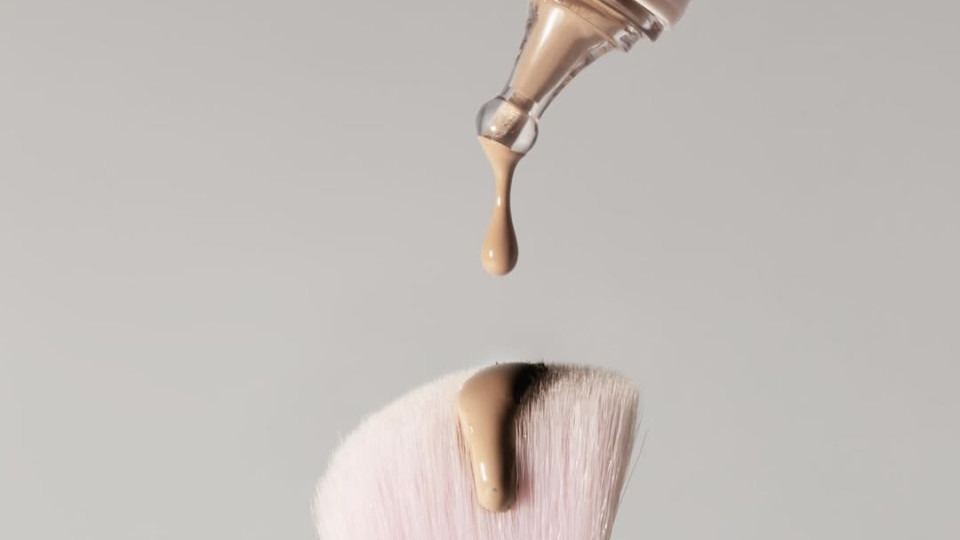 Чому skin tint замість тональної основи — ідеальний вибір для теплого сезону