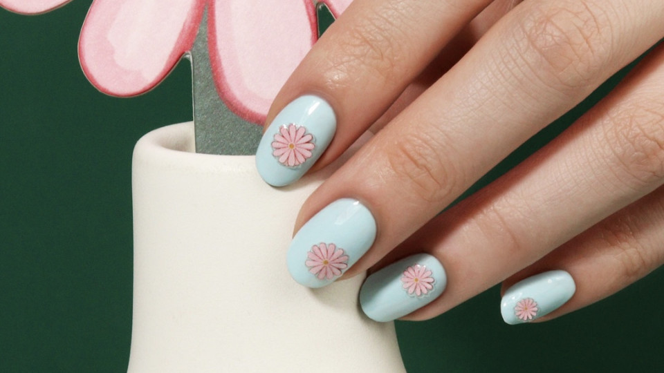 Кольори весняного неба: актуальні ідеї манікюру в синіх і блакитних відтінках 