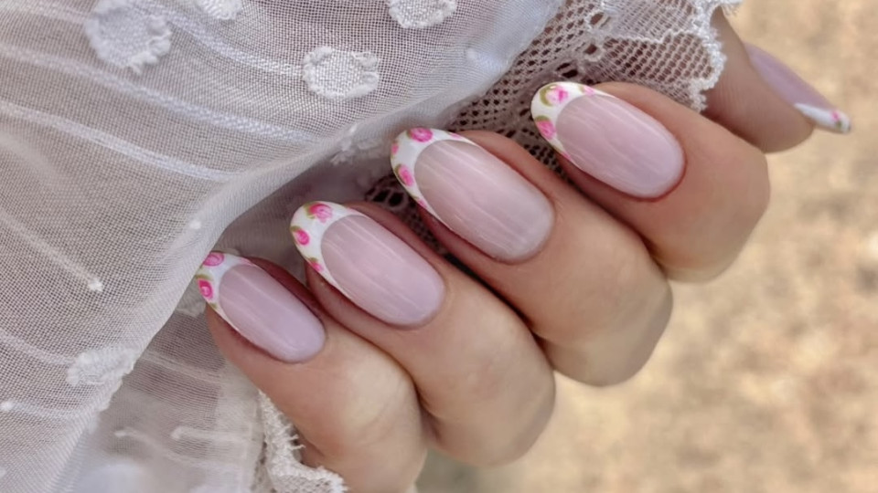 Найкрасивіші ідеї квіткового манікюру на весну 2026 року 