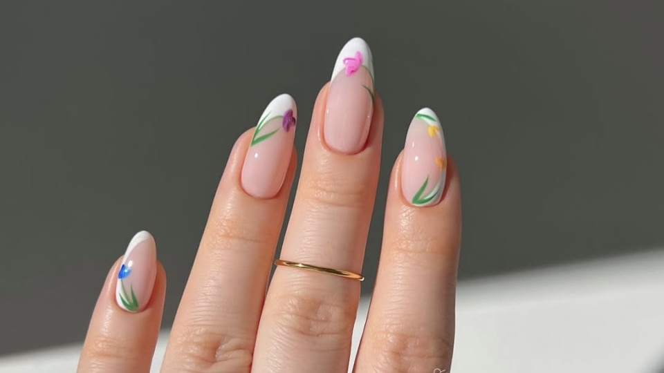 Яскраві ідеї кольорового французького манікюру на весну-2026