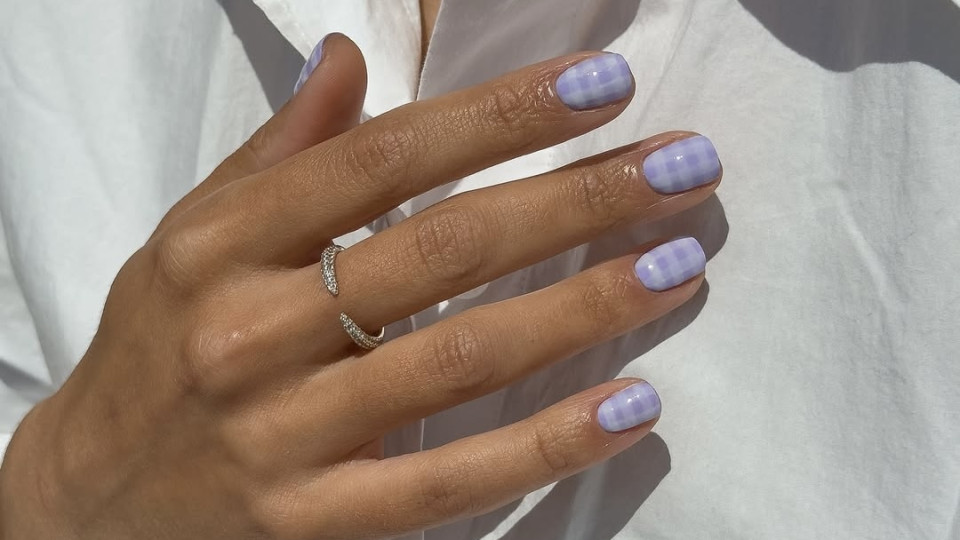 Lavender milk nails — трендова альтернатива класичному нюдовому манікюру на весну і літо 2026 року